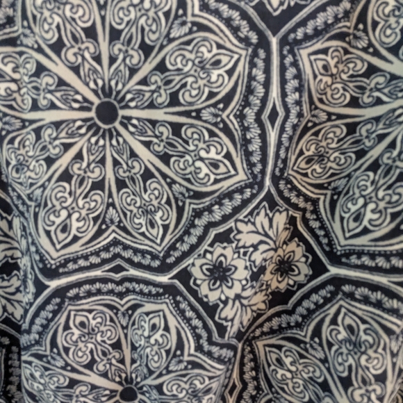 Silky Banana Republic Navy Blue and White Sleeveless Tie Front Tank Top - Picture 3 of 5